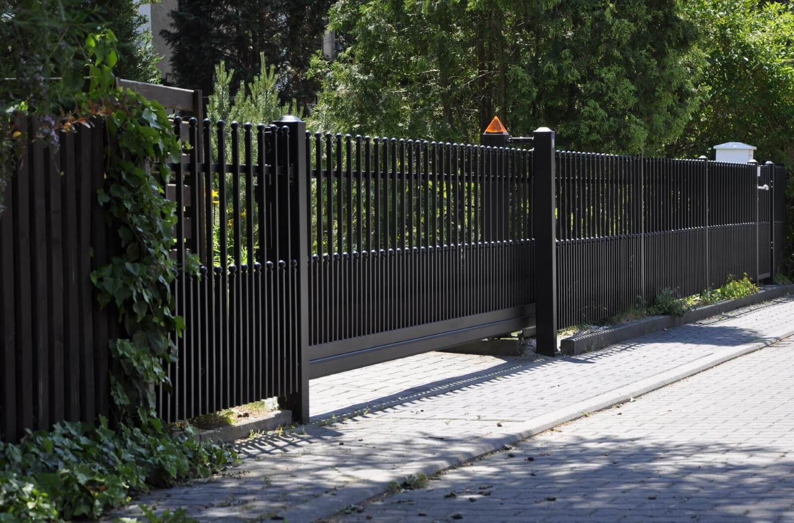 Quel type de portail est meilleur : coulissant/autoportant ou battant ?